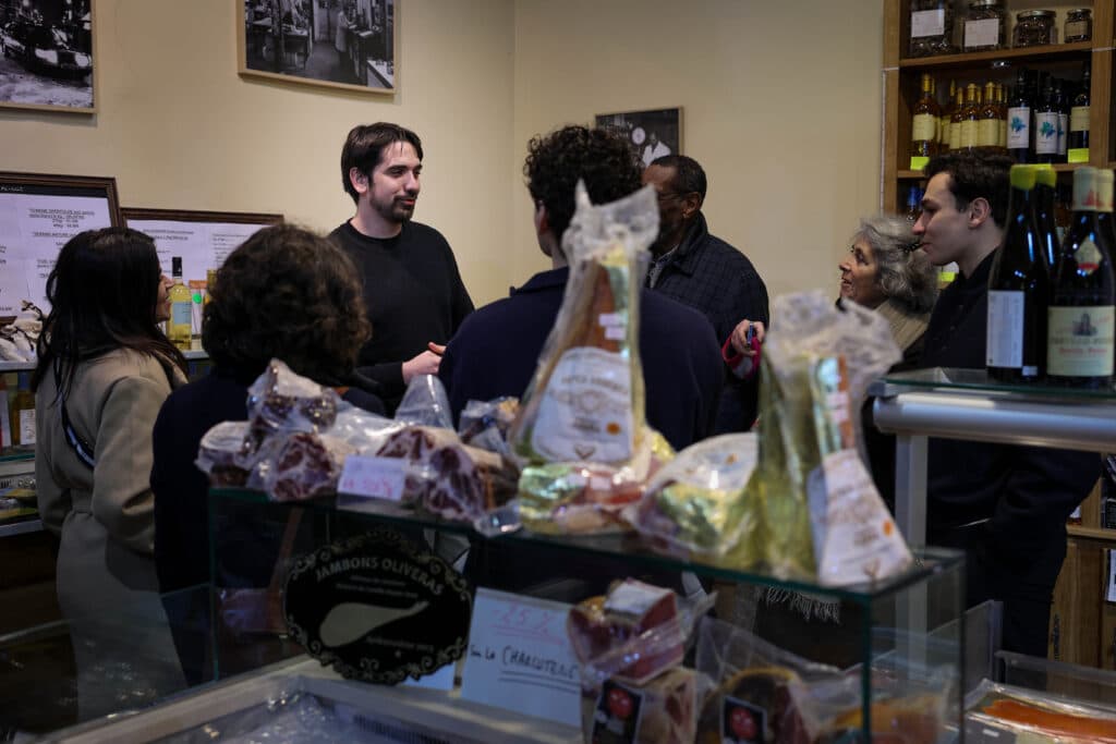 Private group food tour in Montmartre Paris