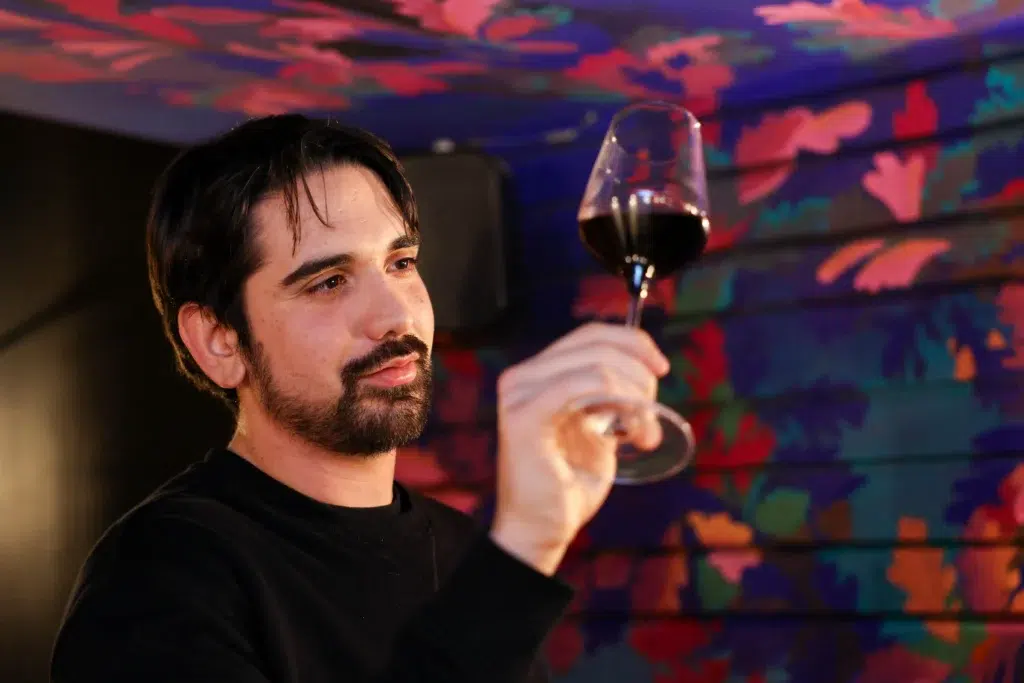 Local guide wine tasting Paris Montmartre food tour